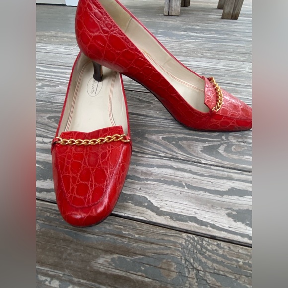 Talbots Red Leather Heels with Gold Chain. Size 7 1/2 - Picture 2 of 5
